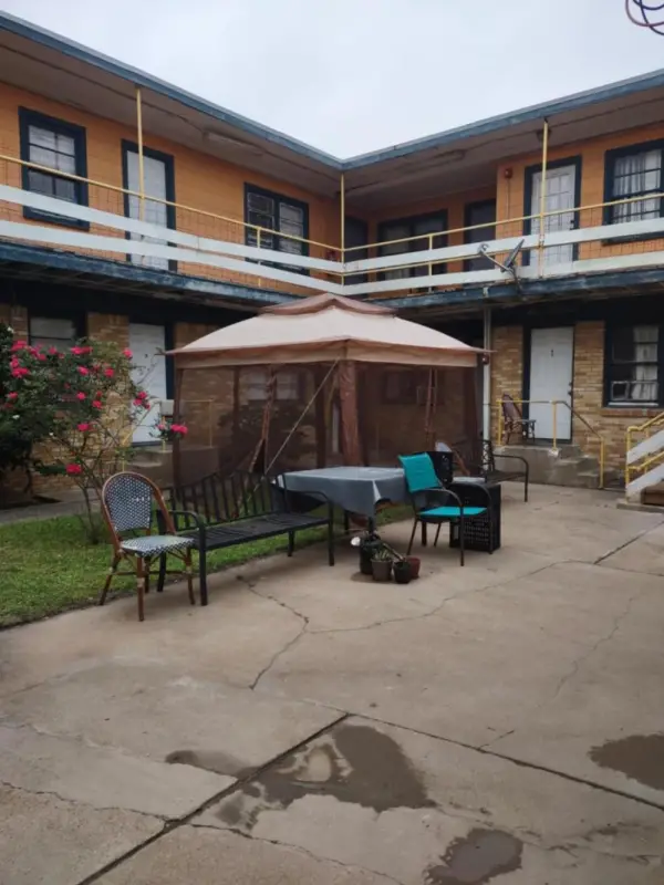 Rosenberg Motel 4